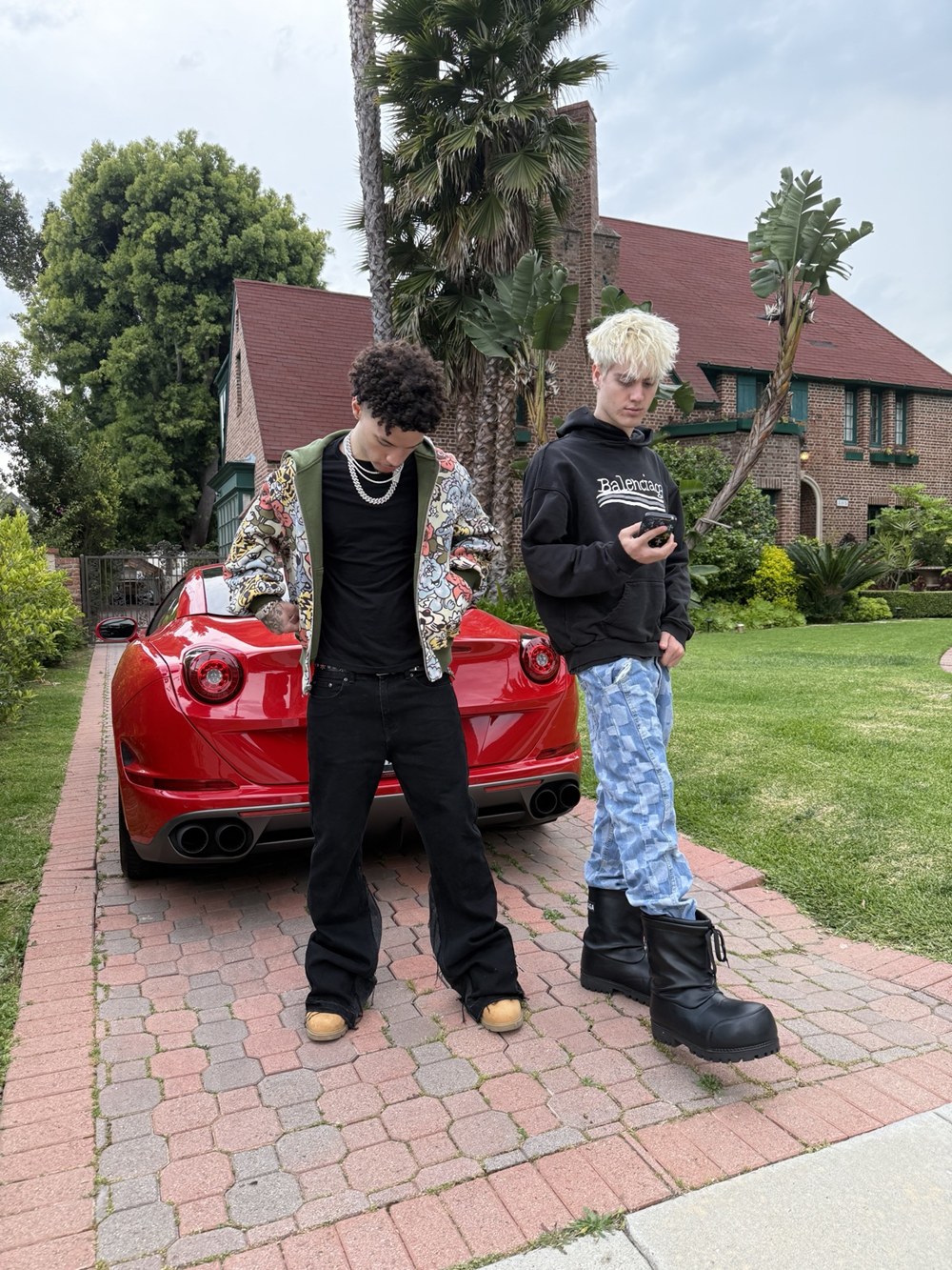 Daniel Proper-Yates alongside Lil Mosey, holding his phone
